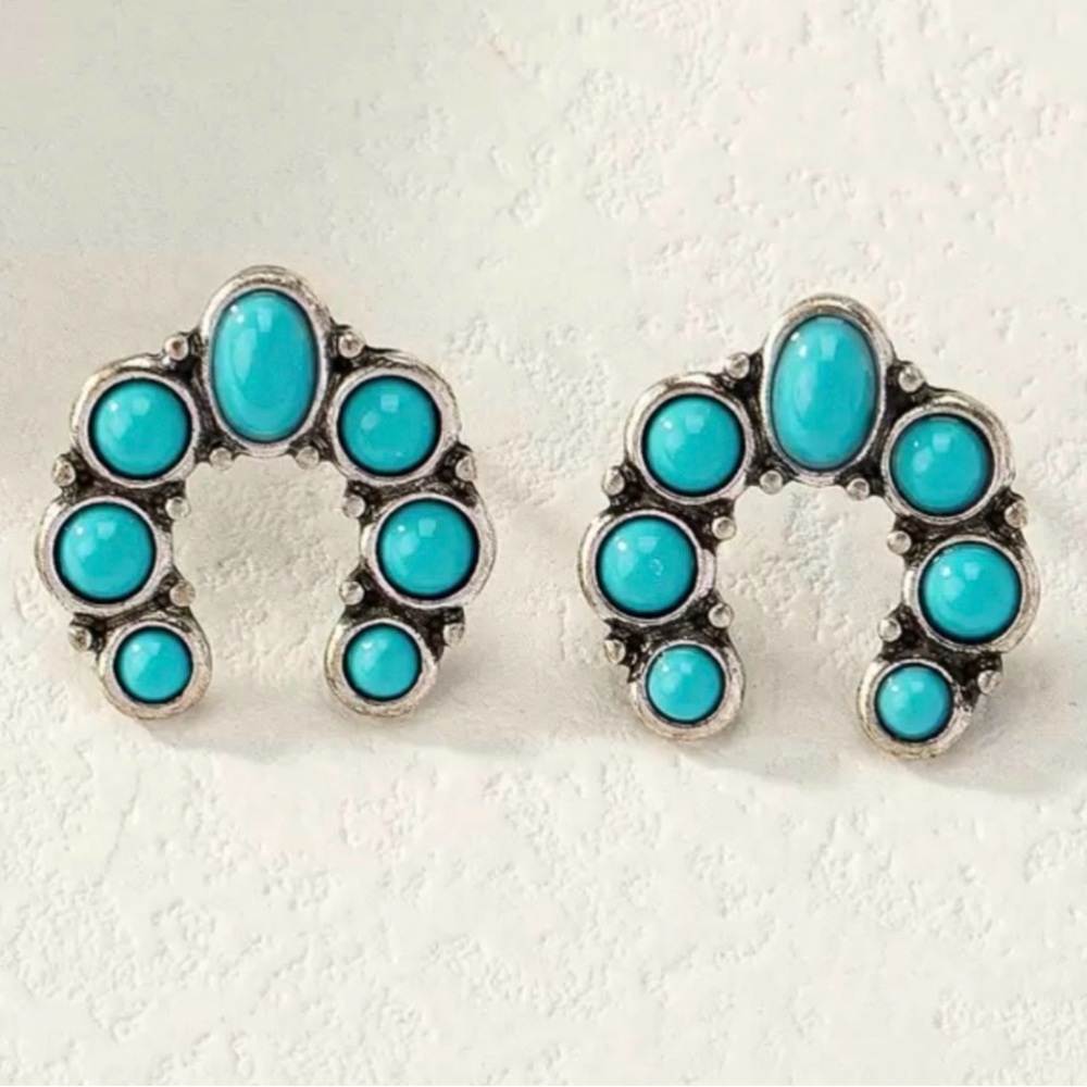 Western Turquoise Horseshoe 
Bohemian Stud Earrings